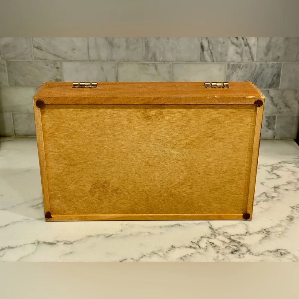 Looney Tunes wooden jewelry box w/‎ Sylvester & Tweety- Vintage